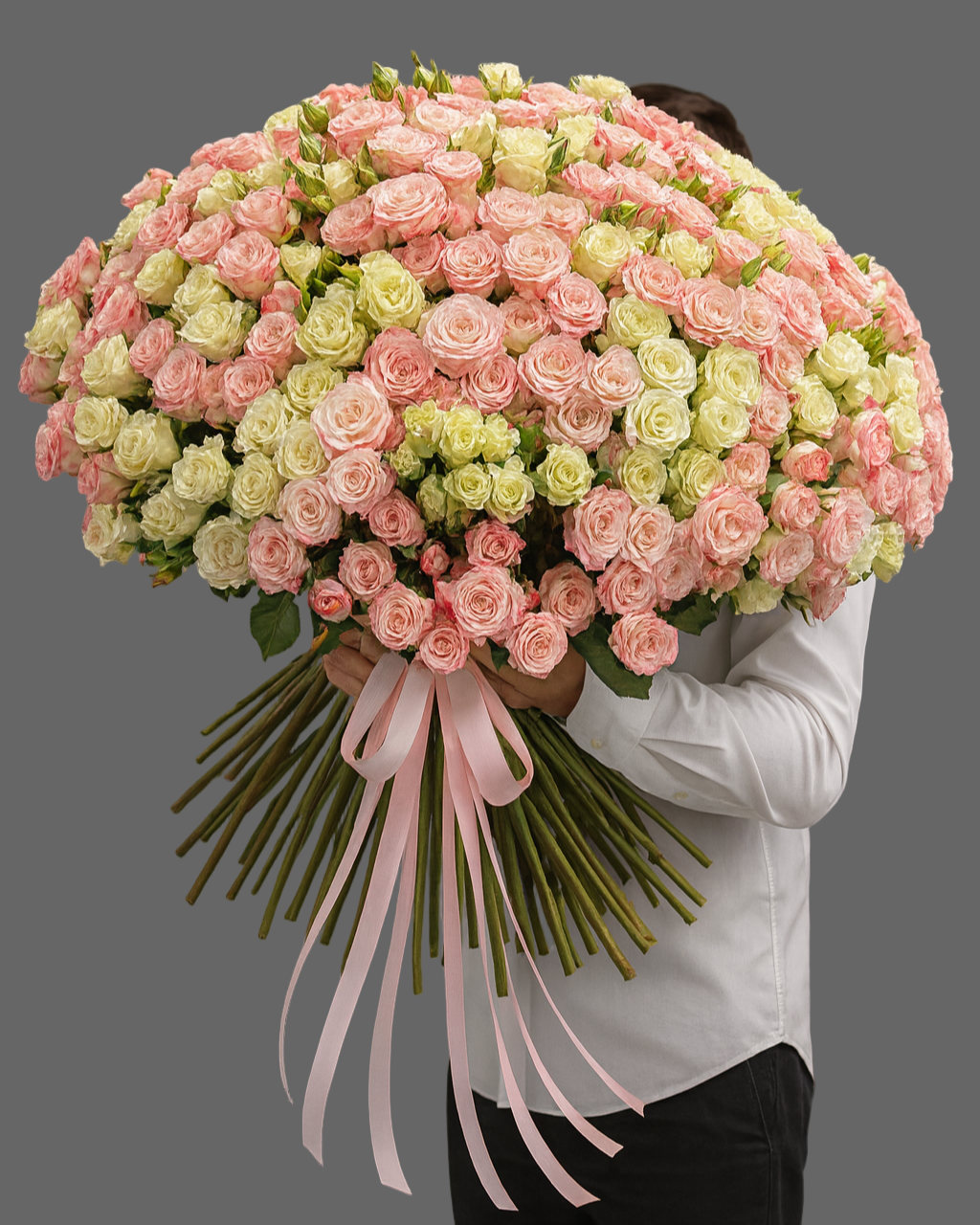 “Bouquet Couture Roses with pink and cream roses, luxury extra-large bouquet for delivery in Miami and Sunny Isles.”