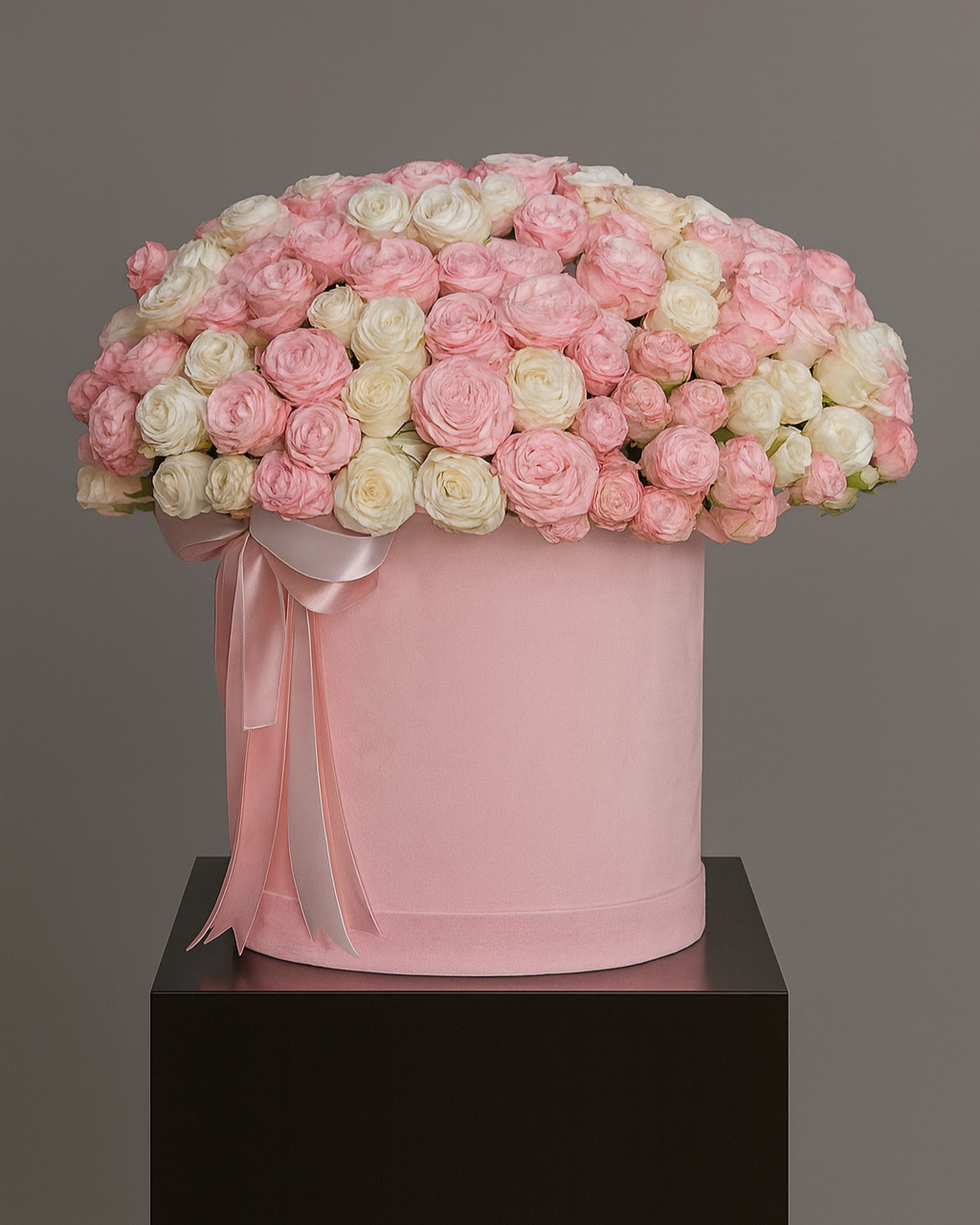 “Luxury mix roses flower box with pink and white roses in a velvet hat box for delivery in Miami and Sunny Isles.”