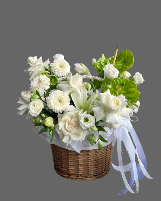 Snowy Charm flower basket with white roses, anthurium, and chrysanthemums. Luxury white floral arrangement for weddings, anniversaries, and special events in Miami.