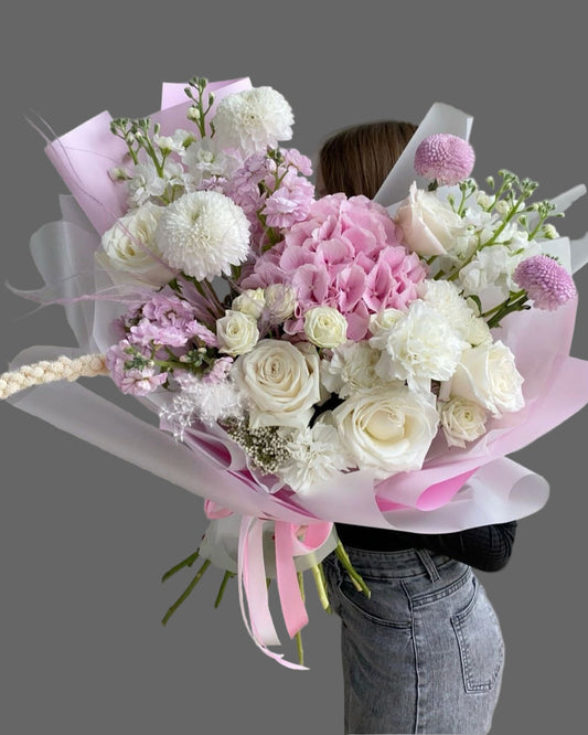 MIRAGE bouquet with pink hydrangea, white roses, and chrysanthemums, medium luxury bouquet for delivery in Miami and Sunny Isles.
