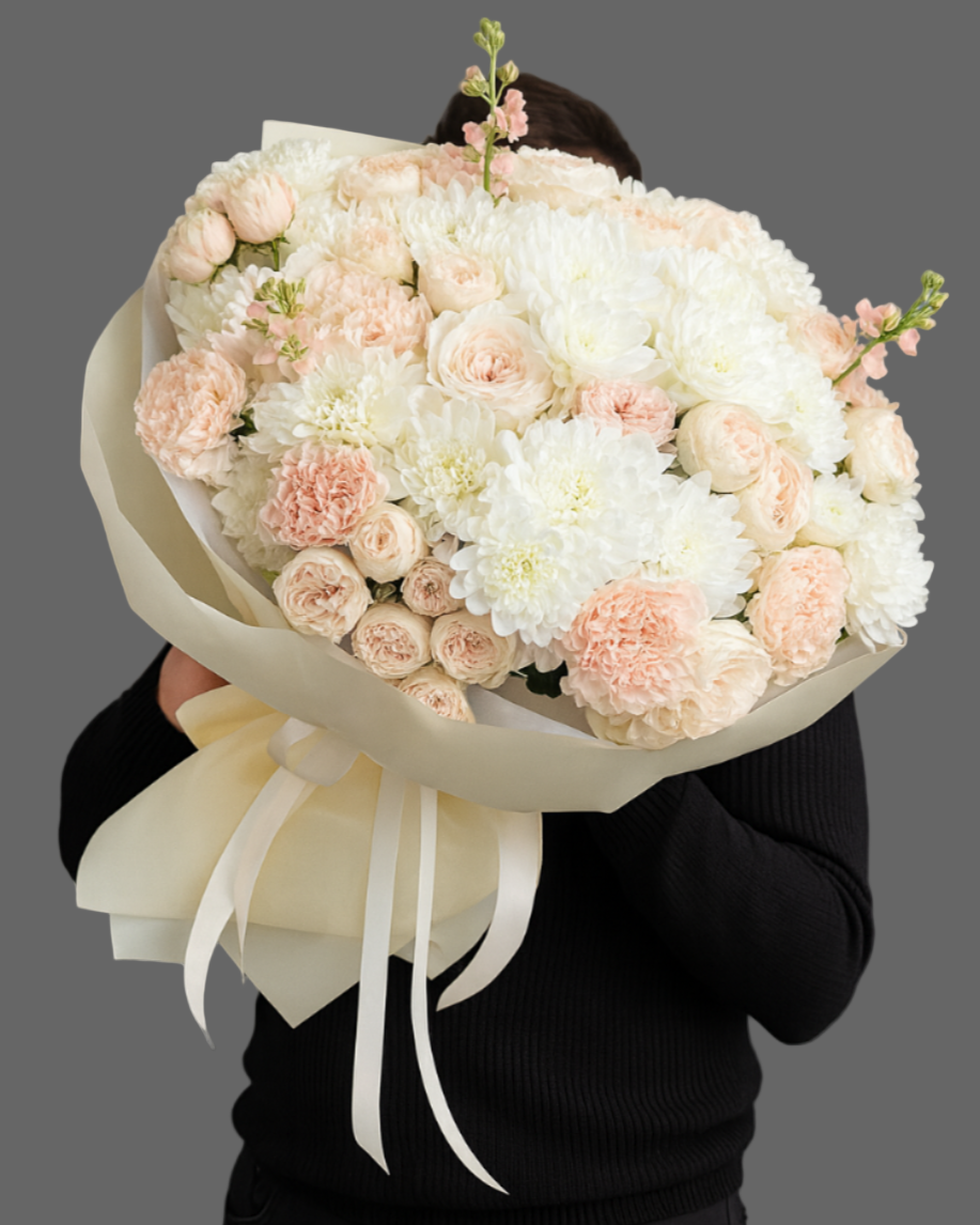 “WHISPERING CLOUD bouquet with white and blush roses and chrysanthemums, soft elegant flowers for delivery in Miami and Sunny Isles.”