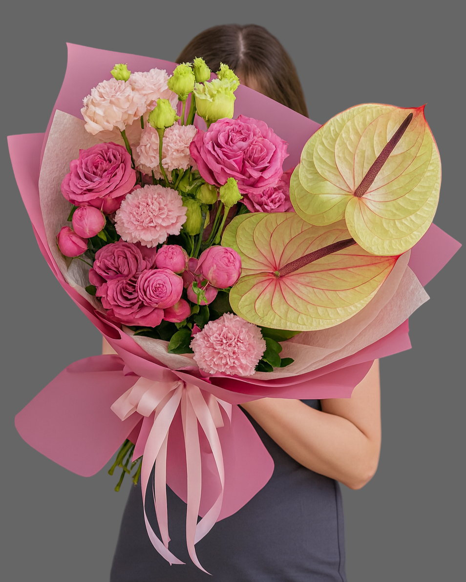 “Bouquet PINK PASSION with roses, carnations, ranunculus and anthuriums in pink tones, available for flower delivery in Miami and Sunny Isles.”
