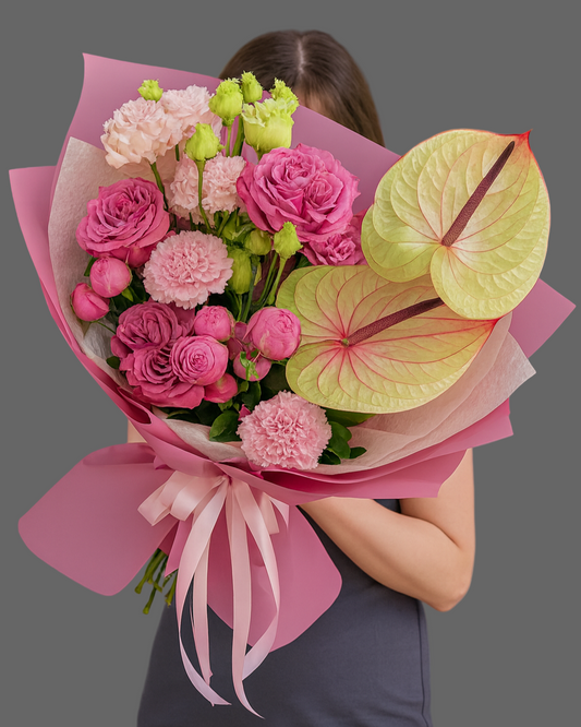 “Bouquet PINK PASSION with roses, carnations, ranunculus and anthuriums in pink tones, available for flower delivery in Miami and Sunny Isles.”
