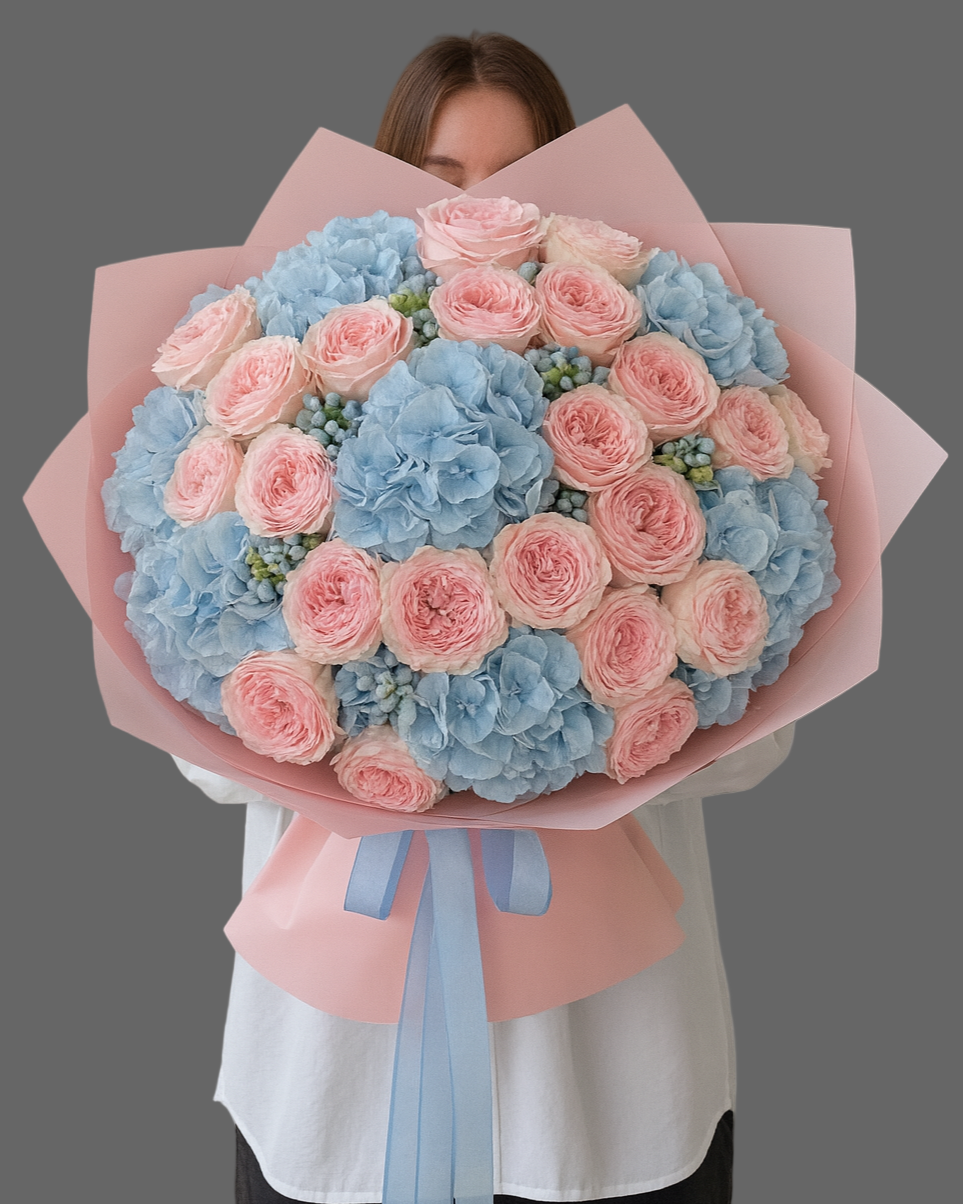 Bouquet BLUE PINK with pink roses and blue hydrangeas, luxury floral arrangement for delivery in Miami and Sunny Isles.