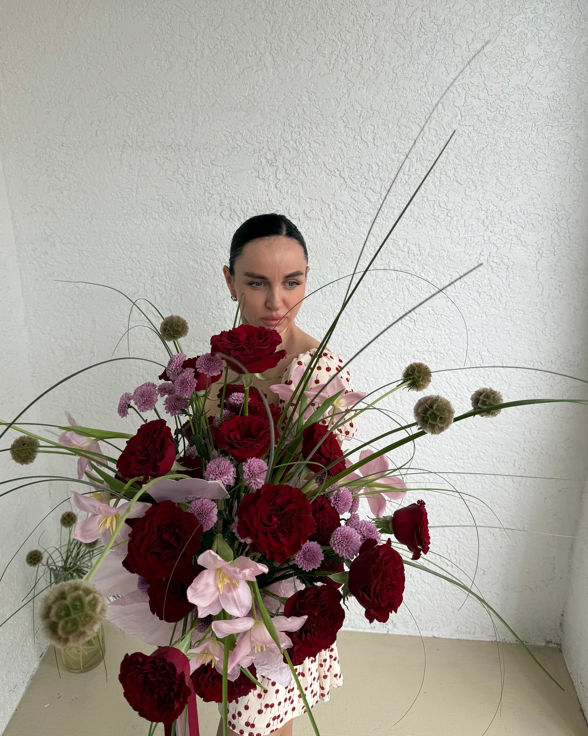 Premium red roses in a round luxury hatbox, vibrant and romantic, ideal for special occasions.