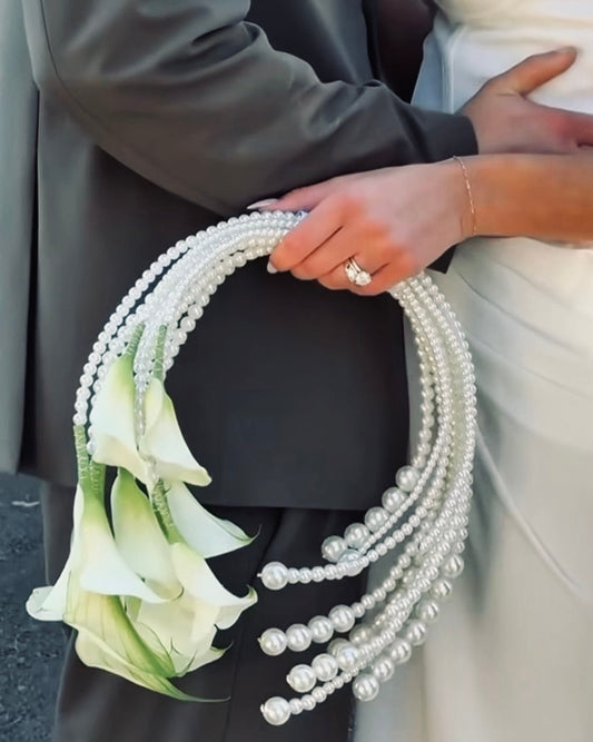 Modern hoop wedding bouquet with white calla lilies and pearl strands, handcrafted in Miami